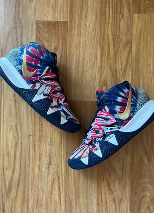 Chaussures basketball Nike Kyrie irving kybrid S2 what the usa bleu marine blanc rouge 40, marke: Nike, zustand: Sehr gut, größe: 40, 69,00 €, 73,15 € inklusive Vinted-Käuferschutz