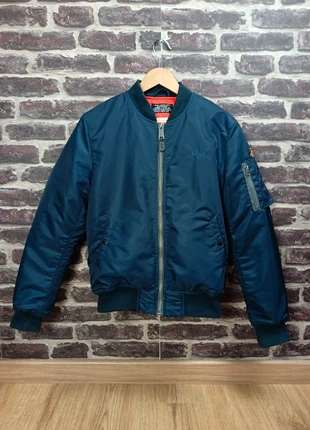Veste Bomber Bleu Marine Schott Taille S Très Bon État Veste Schott Bleu Marine, marque: Schott, état: Très bon état, taille: S, 49,00 €, 52,15 € Protection acheteurs incluse
