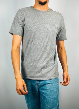 T shirt uni gris Nike solo swoosh - Taille M / T022, marque: Nike, état: Bon état, taille: M, 14,95 €, 16,40 € Protection acheteurs (Pro) incluse