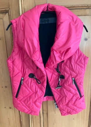 Heerlijk warme roze bodywarmer van Airfield, merk: Airfield, staat: Heel goed, maat: L / 40 / 12, € 10,00, € 11,20 inclusief Kopersbescherming