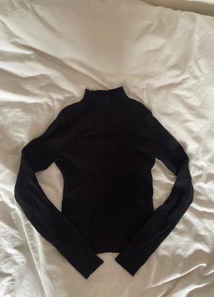 top negro de cuello alto old money, merk: Bershka, staat: Goed, maat: M / 38 / 10, € 5,00, € 5,95 inclusief Kopersbescherming