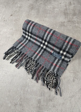 Écharpe Burberrys en cachemire grise à carreaux rouge noir et blanc, brand: Burberry, condition: Very good, €28.00, €30.10 includes Buyer Protection