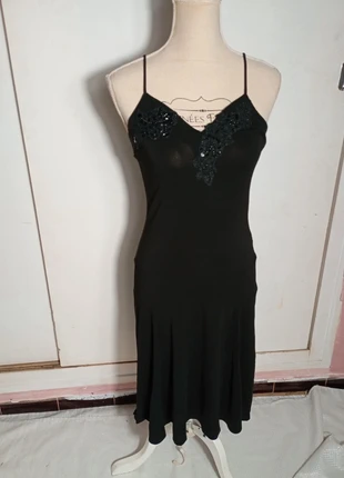 Robe Noire Kookai Bretelles Fines Broderies Sequins T.36, marque: KOOKAÏ, état: Très bon état, taille: S / 36 / 8, 25,00 €, 26,95 € Protection acheteurs incluse