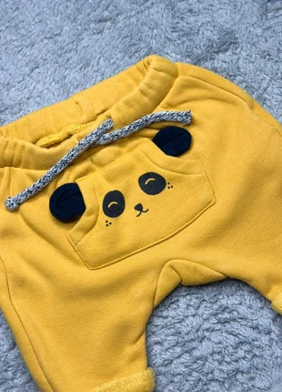 Jogging jaune moutarde motif poche panda, marque: Tape à l'œil, état: Très bon état, taille: 1-3 mois / 56 cm, 1,50 €, 2,28 € Protection acheteurs incluse