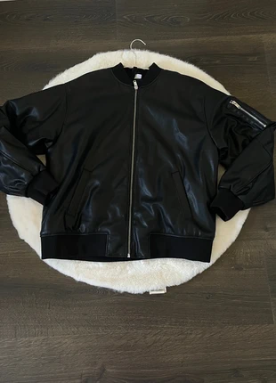 Faux Leather Oversized Bomber Jacket, marca: H&M, estado: Muy bueno, tamaño: S / 36 / 8, 25,00 €, 26,95 € Protección al comprador incluida