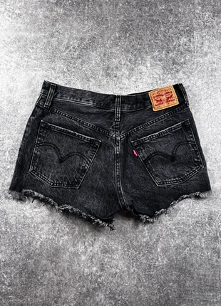 Short Levi’s 501 vintage femme noir délavé taille W27 coupe taille haute denim effiloché, marke: Levi's, zustand: Sehr gut, größe: M / 38 / 10, 21,90 €, 23,70 € inklusive Vinted-Käuferschutz