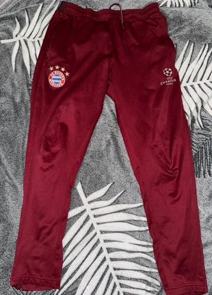 Bas de Survêtement, marke: FC Bayern Munich, zustand: Sehr gut, größe: M, 14,00 €, 15,40 € inklusive Vinted-Käuferschutz