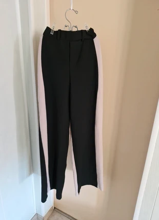 Pantalon Bershka, marque: Bershka, état: Très bon état, taille: XS / 34 / 6, 8,00 €, 9,10 € Protection acheteurs incluse