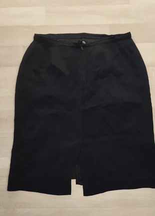 Vintage 90's Marina Rinaldi Curvy Pure Silk Black Midi Pencil Skirt Old Money Oversize, brand: Vintage Dressing, condizioni: Ottime, taglia: XL / IT 46 / EU 42, €15.00, €16.45 include la Protezione acquisti