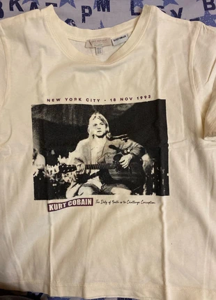 T-Shirt Kurt Cobain, marque: Pull & Bear, état: Très bon état, taille: M / 38 / 10, 7,00 €, 8,05 € Protection acheteurs incluse