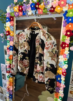 Bomber japonais fleuri – pièce forte au look unique, brand: Promod, condizioni: Ottime, taglia: S / IT 40 / EU 36, €13.00, €14.35 include la Protezione acquisti