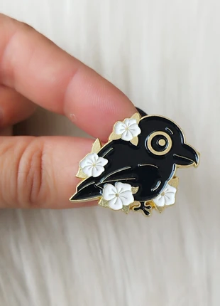 PIN corvo  com flores brancas, novo., marque: RAVEN, état: Neuf sans étiquette, 3,99 €, 4,89 € Protection acheteurs incluse