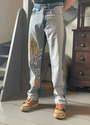 Jeans bicolore graffiti, marque: Bershka, état: Neuf sans étiquette, taille: M, 25,00 €, 26,95 € Protection acheteurs incluse