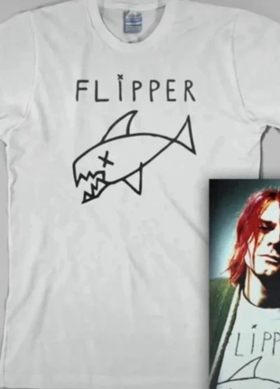 T-Shirt iconica nuova “Flipper” Kurt Cobain Nirvana– Replica Ufficiale Limited, marque: Child from 90’s, état: Neuf avec étiquette, taille: Taille unique, 13,90 €, 15,30 € Protection acheteurs incluse