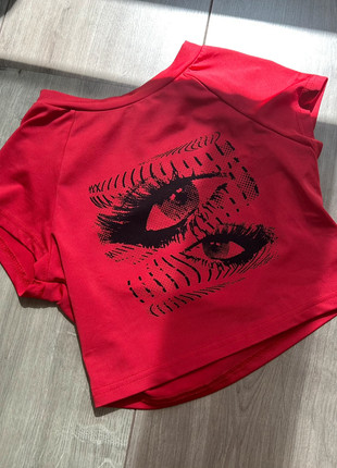 Size XS - Red cropped top with Print, marque: RED, état: Neuf sans étiquette, taille: XS / 34 / 6, 8,00 €, 9,10 € Protection acheteurs incluse