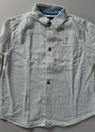 Wit hemd 104, merk: C&A, staat: Heel goed, maat: 4 jaar / 104 cm, € 3,00, € 3,85 inclusief Kopersbescherming