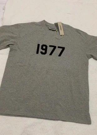 Tričko FOG s krátkým rukávem, merk: Fear of God, staat: Heel goed, maat: M / 38 / 10, € 39,37, € 42,04 inclusief Kopersbescherming