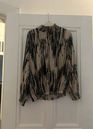 Blouse, brand: Blouse, condition: Good, size: One size, £3.00, £3.85 includes Buyer Protection