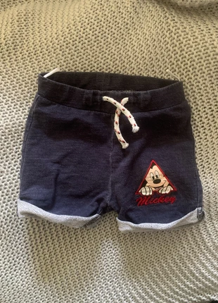 Shorts Disney Mickey Mouse, merk: Disney, staat: Heel goed, maat: 18-24 maanden / 86 cm, € 1,50, € 2,28 inclusief Kopersbescherming