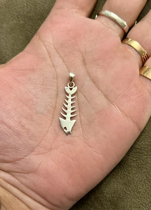 Pendentif squelette de poisson en argent massif, merk: Argent, staat: Heel goed, € 21,95, € 23,75 inclusief Kopersbescherming Pro