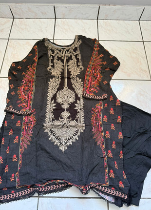 Sana safinaz 2 piece suit size large, marque: SANA SAFINAZ, état: Très bon état, taille: L / 40 / 12, 15,00 €, 16,45 € Protection acheteurs incluse