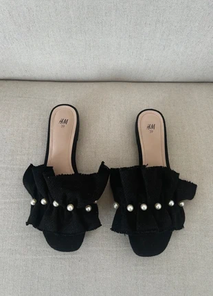 Mules noires à perles H&M, marca: H&M, estado: Novo sem etiquetas, tamanho: 39, €12.00, €13.30 inclui Proteção do Comprador