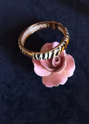 Jolie bracelet jonc ancien à charnière décor léopard, marque: Vintage Chic, état: Bon état, 9,00 €, 10,15 € Protection acheteurs (Pro) incluse