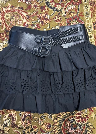 Minijupe noire à volant et broderie anglaise y2k miniskirt taille 36, marque: COQUETTE, état: Très bon état, taille: S / 36 / 8, 14,00 €, 15,40 € Protection acheteurs (Pro) incluse