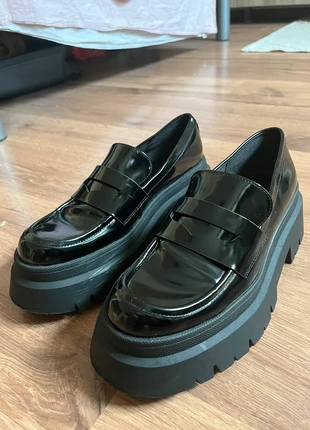 Mocassin à plate-forme similicuir noir vernis brillant classe, marque: Pull & Bear, état: Très bon état, taille: 40, 20,00 €, 21,70 € Protection acheteurs incluse