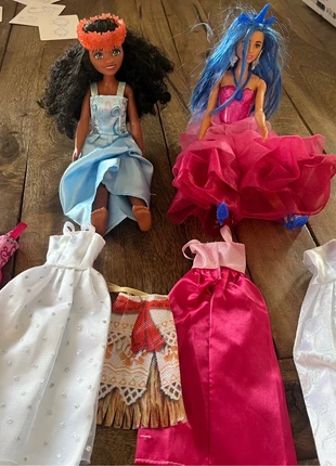 Lot une barbie et vaiana + robe, marke: Barbie, zustand: Neu, größe: Einheitsgröße, 3,00 €, 3,85 € inklusive Vinted-Käuferschutz