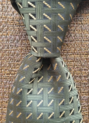 Cravate vert olive foncé texturée à bandes tissées et motifs dorés, merk: Dorico, staat: Heel goed, € 6,00, € 7,00 inclusief Kopersbescherming Pro