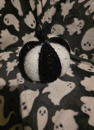Small Black and white tinsel polystyrene Pumpkin, brand: B&M, condition: Very good, £1.50, £2.28 includes Buyer Protection