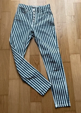 Jeans skinny a righe stradivarius, brand: Stradivarius, condizioni: Ottime, taglia: XS / IT 38 / EU 34, €8.00, €9.10 include la Protezione acquisti