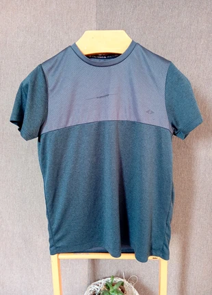 Tee-shirt pour le sport de Athletic pour garçon- Taille 14 ans/164 cm, marque: Athletics, état: Bon état, taille: 14 ans / 164 cm, 2,00 €, 2,80 € Protection acheteurs incluse