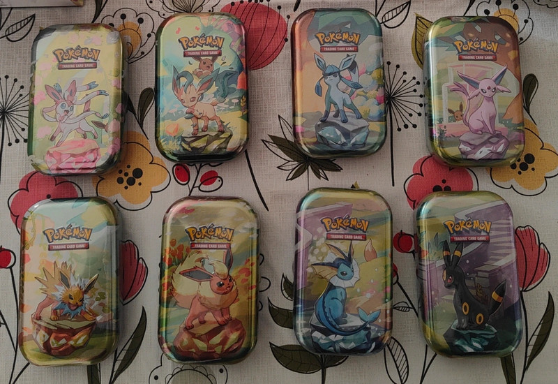 Set completo Mini Tin Evoluzioni Prismatiche Pokémon - Rari e sigillati!