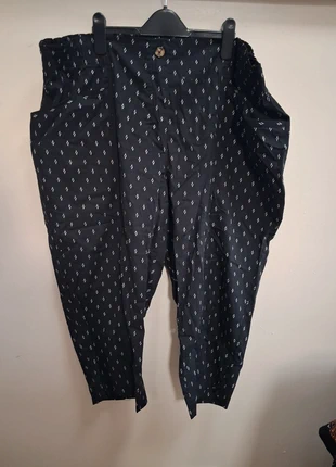 Black cotton crop trousers, brand: Bonmarché, condition: Good, size: 6XL / UK 40-42, £3.00, £3.85 includes Buyer Protection