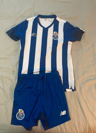Ensemble Short+Maillot FC Porto Enfant/Ado XS, brand: New Balance, condizioni: Ottime, taglia: XS, €15.00, €16.45 include la Protezione acquisti