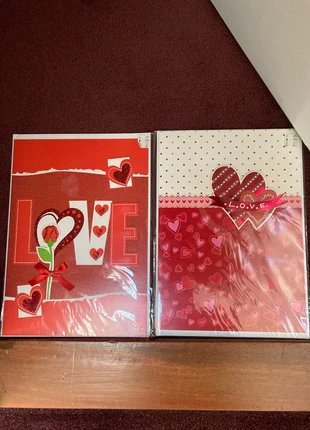 2 grote Valentijn kaarten met enveloppen, merk: kik, staat: Nieuw met prijskaartje, € 1,25, € 2,01 inclusief Kopersbescherming