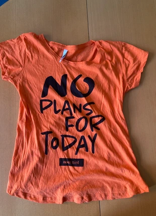 Orangefarbenes T-Shirt mit/ funny orange t-shirt with print: no plans for today – never mind, marke: Never Mind, zustand: Sehr gut, größe: S / 36 / 8, 3,00 €, 3,85 € inklusive Vinted-Käuferschutz