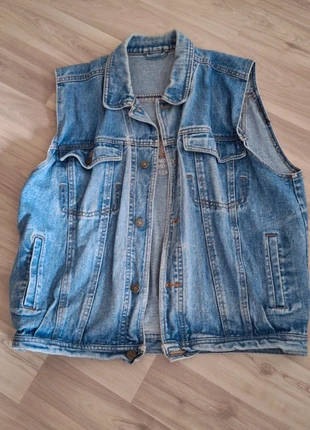 Spijkergilet van stevige spijkerstof, staat: Goed, maat: Universele maat, € 4,00, € 4,90 inclusief Kopersbescherming