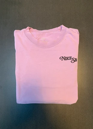 T-shirt Nike SB Rose – Taille M – Bon État, marca: Nike, estado: Bom, tamanho: M, €9.00, €10.15 inclui Proteção do Comprador