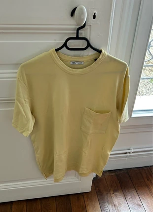 T shirt Jaune Zara, marke: Zara, zustand: Sehr gut, größe: M, 3,00 €, 3,85 € inklusive Vinted-Käuferschutz