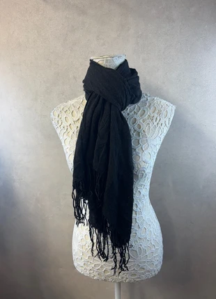 Écharpe noire à franges – Lot MI35, condition: Very good, €6.00, €7.00 includes Buyer Protection Pro