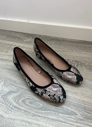 Sabrinas florais com salto curto, marca: Zara, estado: Muito bom, tamanho: 37, €7.50, €8.58 inclui Proteção do Comprador