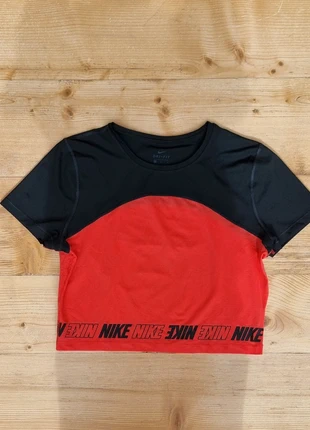 Haut Nike Dri-Fit Rouge et Noir, brand: Nike, condition: Good, size: L / 40 / 12, €4.00, €4.90 includes Buyer Protection