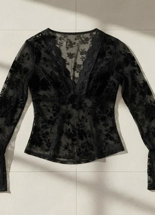 Haut noir transparent à motifs floraux – dentelle & manches évasées, marca: Vintage Love, estado: Muito bom, tamanho: S / 36 / 8, €18.90, €20.55 inclui Proteção do Comprador
