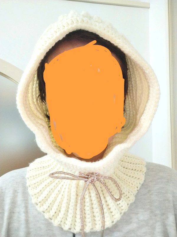 Meraviglioso Balaclava realizzato a mano con laccio di strass