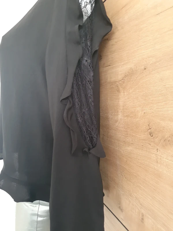 Chemise bouton derriere dentelle sur les manches - photo numéro 3