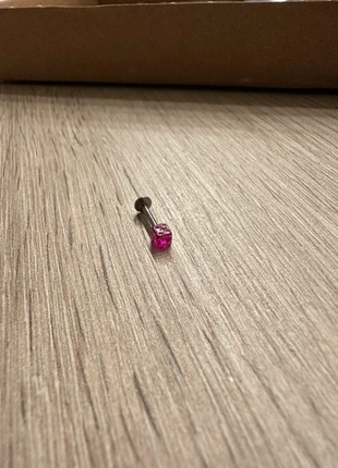 Helix piercing paars dobbelsteentje, staat: Nieuw zonder prijskaartje, € 10,00, € 11,20 inclusief Kopersbescherming