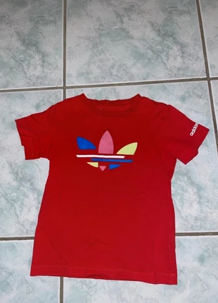 T-shirt, brand: adidas, condizioni: Ottime, taglia: 24-36 mesi / 92 cm, €2.00, €2.80 include la Protezione acquisti